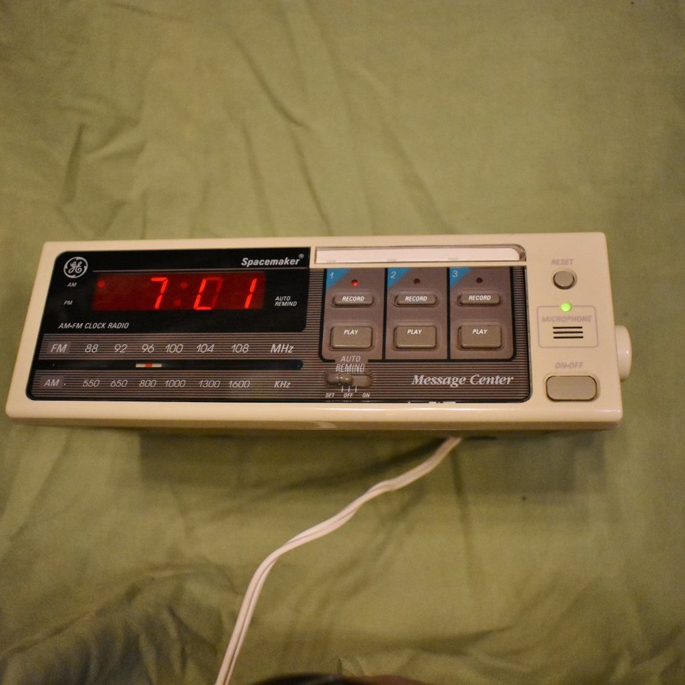 GE SPACEMAKER AM/FM Radio 7-4280A Under Cabinet Mount Message Center Works
